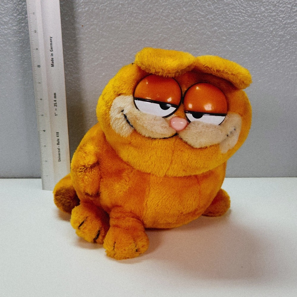 Vintage 9" Garfield Cat Large Sitting Plush Dakin Stuffed Animal 1981
